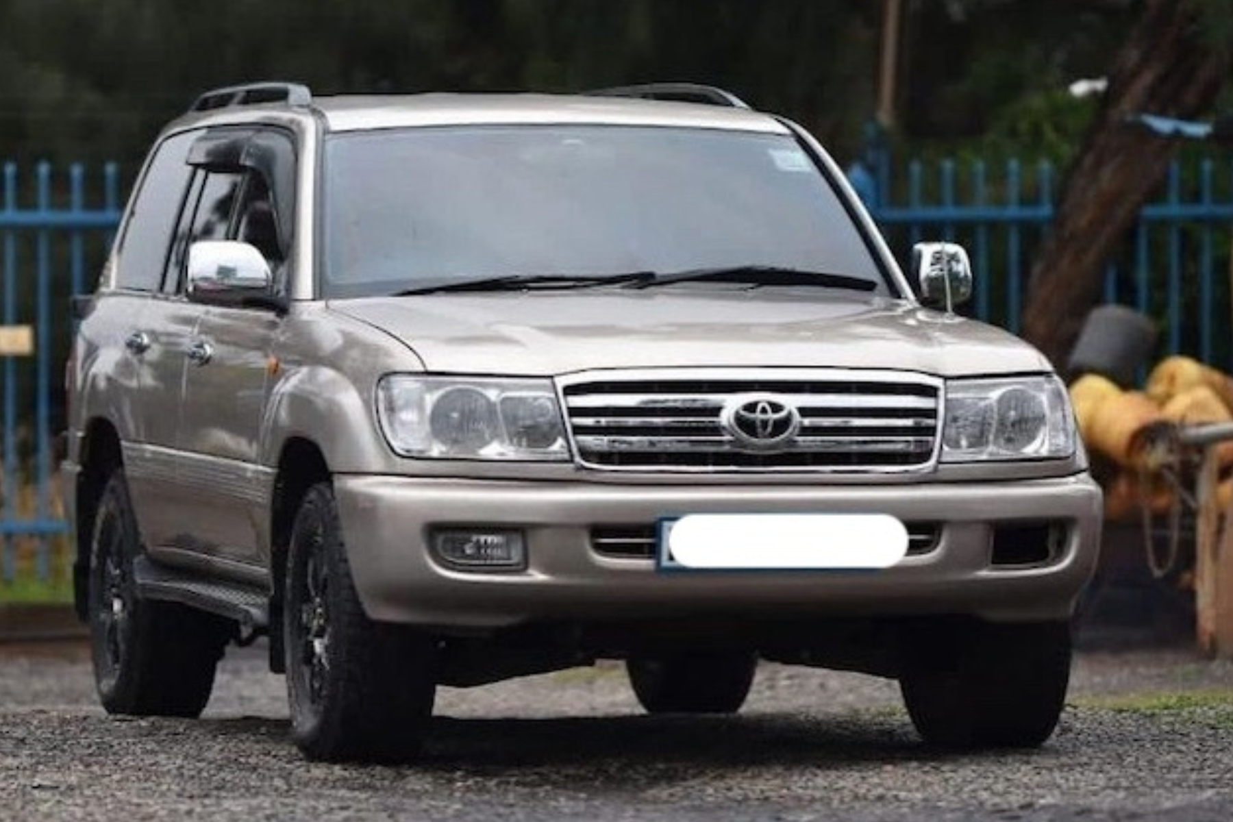Best Car Rental Uganda - Land Cruiser V8