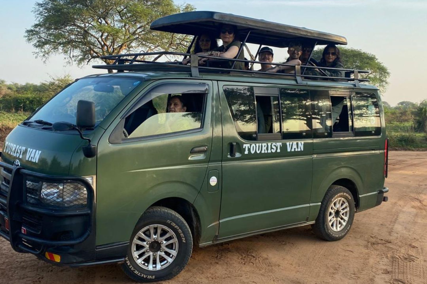safari van - Best car rental Uganda