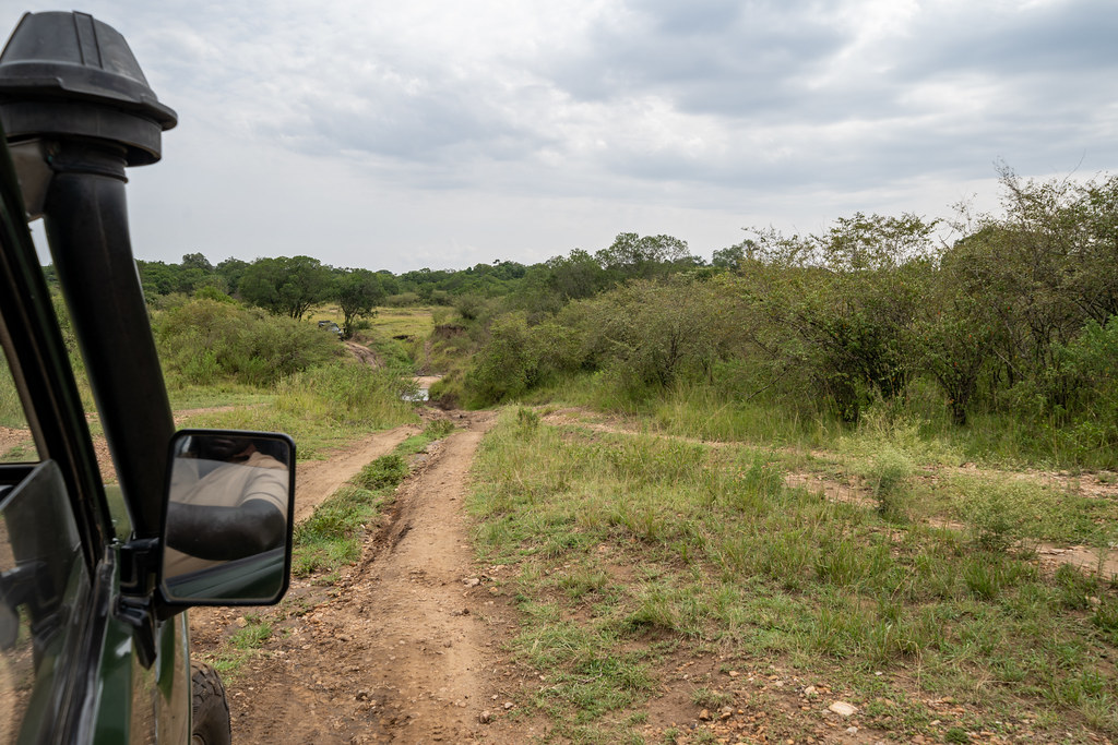 car rental Uganda with driver - 4x4 guided trips in Uganda
