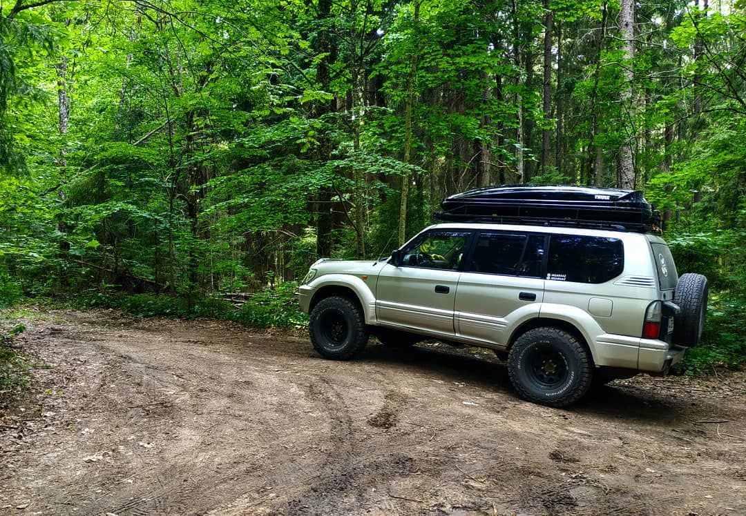 Land Cruiser Prado with rooftop tent